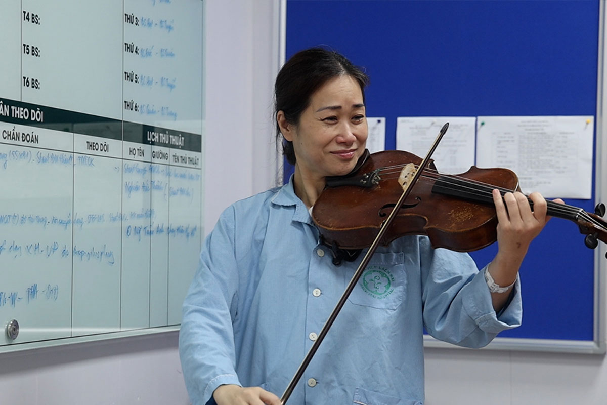 Nghệ sĩ Nguyệt Thu đưa âm nhạc trị liệu đến bệnh viện