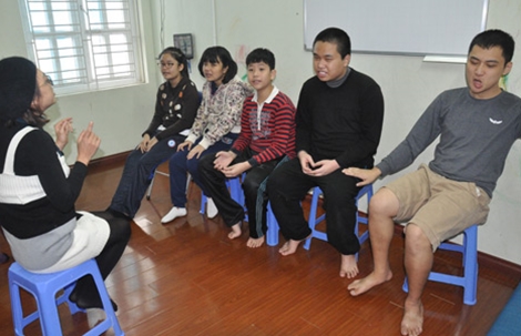 Trẻ học âm nhạc trị liệu